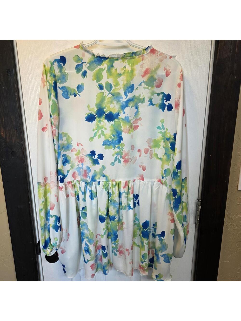 Studio B by Bobeau Women's Floral Print Long Sleeve Blouse, Size 1X - Picture 5 of 8